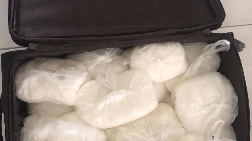 Ağrı'da İran uyruklu iki şüpheli otelde 25 kilo 704 gram uyuşturucuyla yakalandı