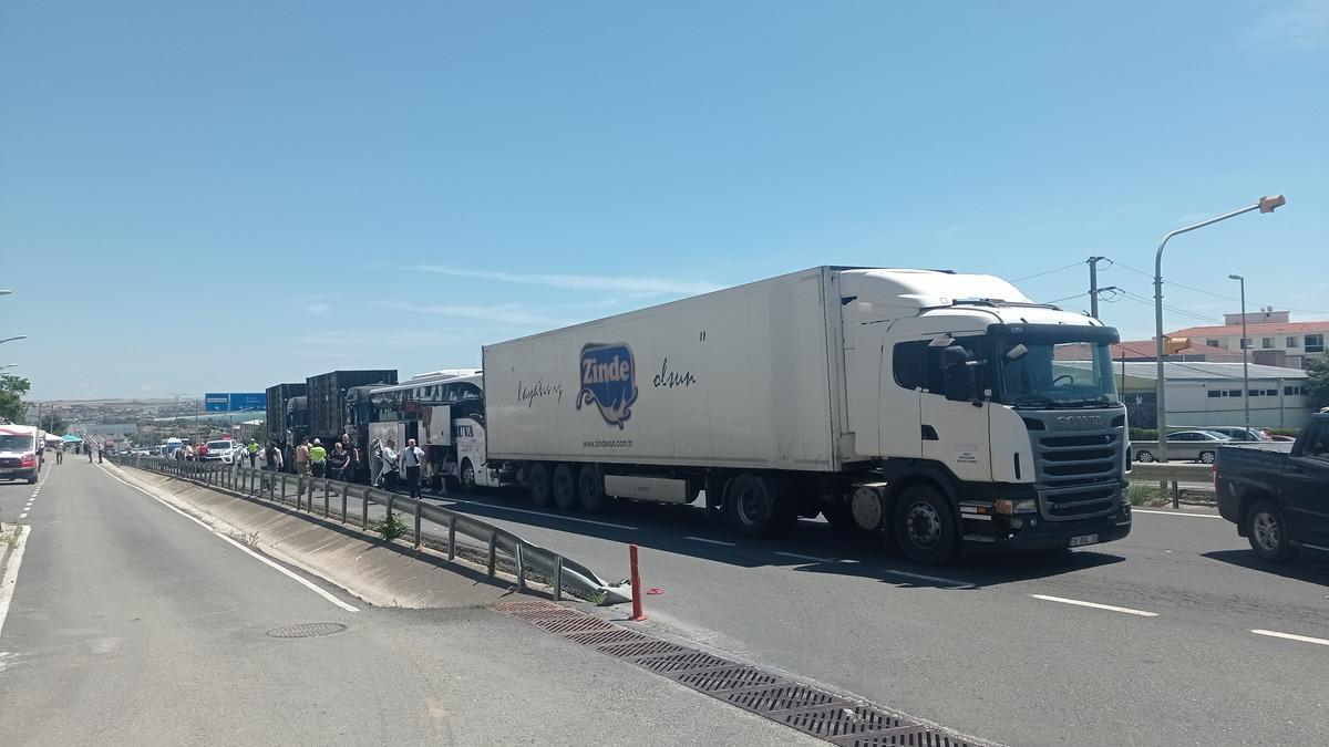 Silivri-Tekirdağ yolunda zincirleme kazada 6 kişi yaralandı