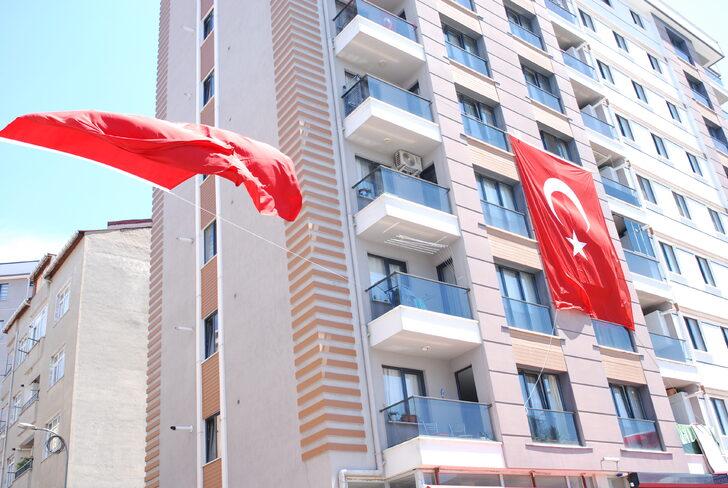 Şehit Piyade Uzman Çavuş Kemik'in babaevine Türk bayrakları asıldı G1