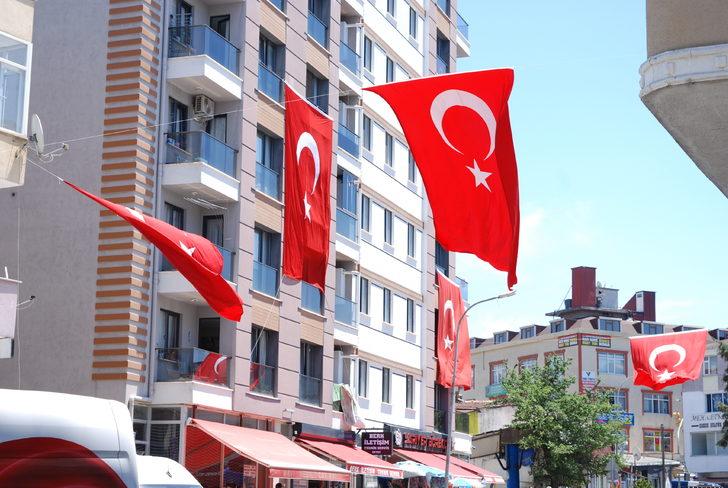 Şehit Piyade Uzman Çavuş Kemik'in babaevine Türk bayrakları asıldı G3