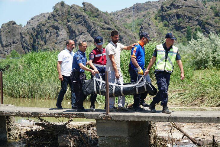 Çorum'da kayıp ihbarı yapılan genç kızın cesedi Kızılırmak'ta bulundu G4