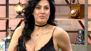 Tuğba Ekinci kameraya poposunu gösterip Bu size 5 sene yeter dedi