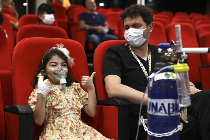 İstanbul'da hastanede öğrenim gören çocuklar karnelerine kavuştu G4