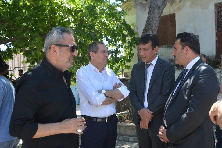 Sanatçı Yavuz Bingöl'ün annesi Şahsenem Bacı'nın cenazesi Ayvalık'ta defnedildi G1