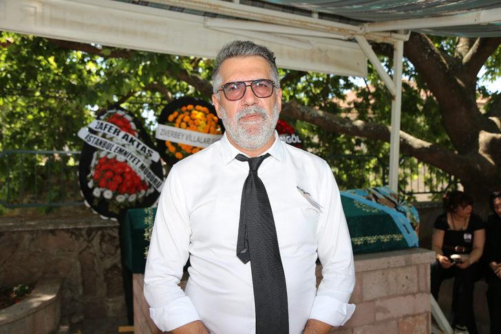 Sanatçı Yavuz Bingöl'ün annesi Şahsenem Bacı'nın cenazesi Ayvalık'ta defnedildi G2