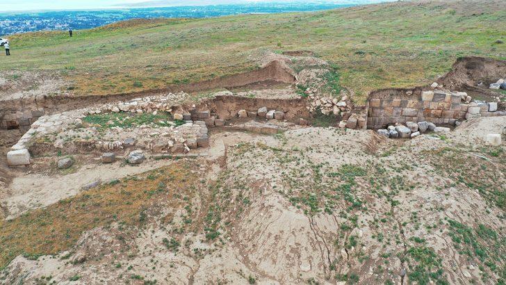 Van'da ızgara planlı antik kentin bulunduğu alana yürüyüş düzenlendi G2