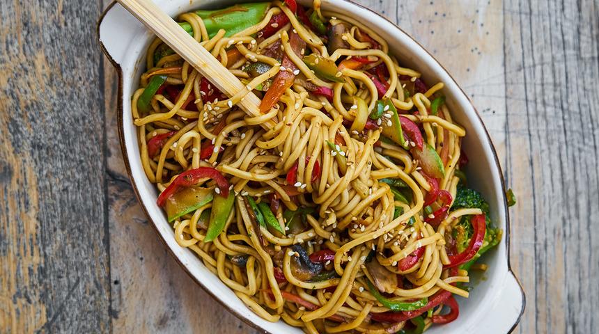 Evde yapınca daha lezzetli oluyor! Noodle tarifi