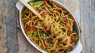 Evde yapınca daha lezzetli oluyor! Noodle tarifi