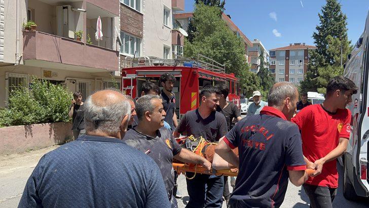 Kocaeli'de trafikte yol verme kavgasında bir kişi bıçakla yaralandı G2