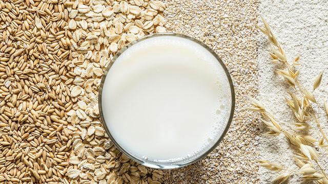 İnek sütünün zararlarına son! Evde yulaf sütü tarifi