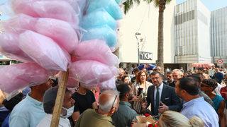 CHP'li Ağbaba ile Böke, İzmir'de seyyar satıcılarla bir araya geldi