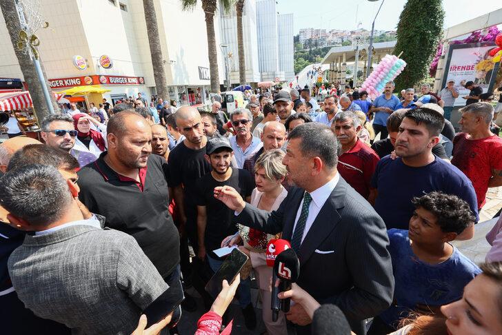 CHP'li Ağbaba ile Böke, İzmir'de seyyar satıcılarla bir araya geldi G5