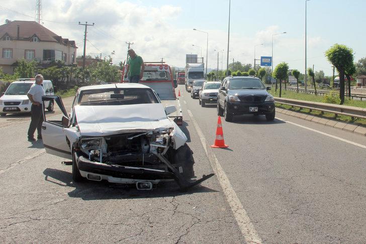 Ordu'da otomobilin tıra çarptığı kazada 3 kişi yaralandı G4