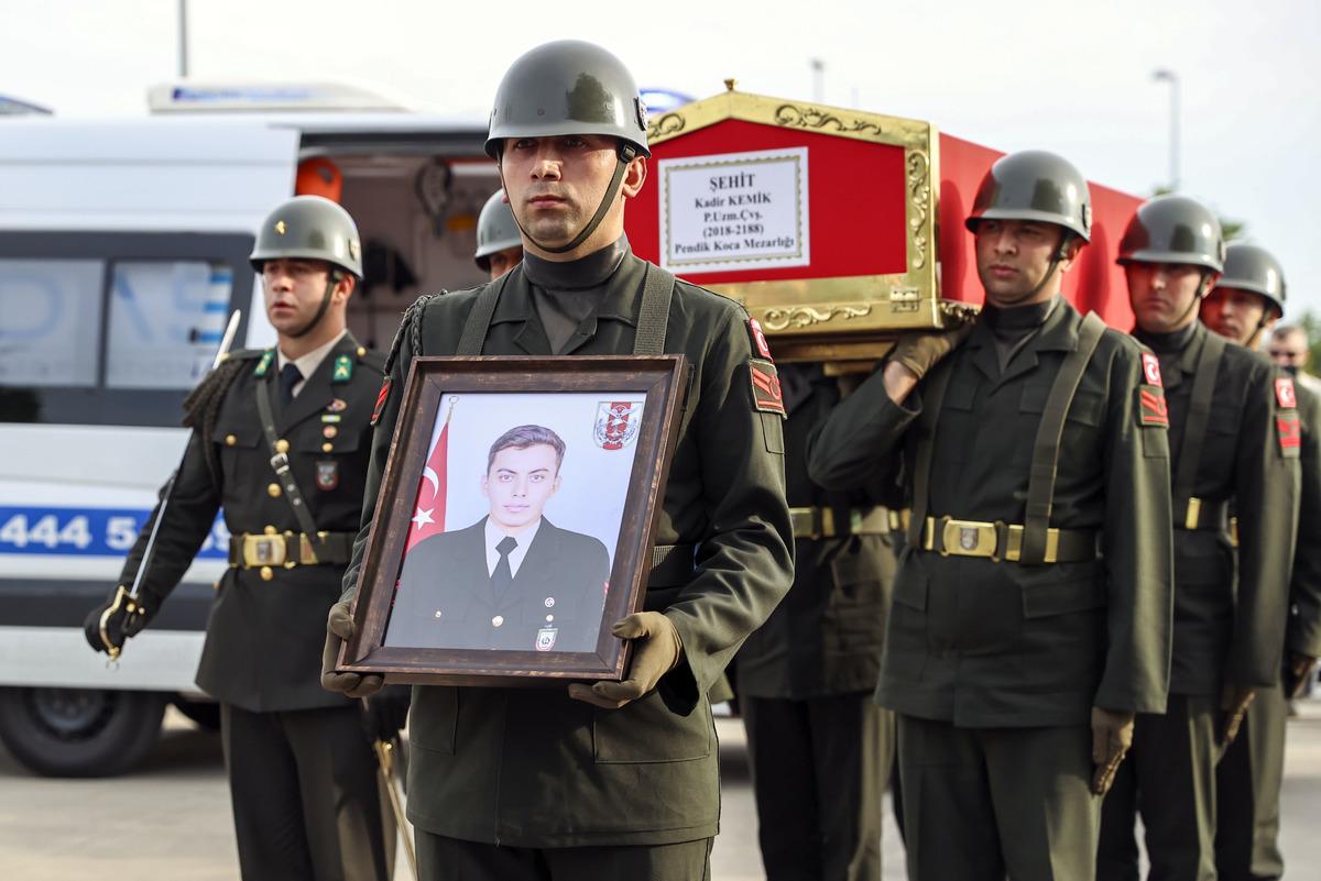 Şehit Piyade Uzman &Ccedil;avuş Kadir Kemik son yolculuğuna uğurlandı