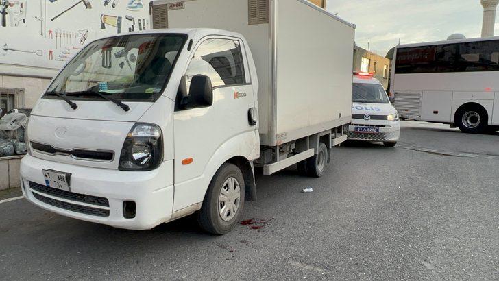 Kocaeli'de trafikte yol verme kavgasında bir kişi bıçakla yaralandı G5