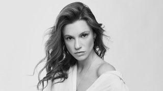 Arka Sokaklar'ın Zeliş'i Yüsra Geyik'ten mini etekli poz! Hüsnü Çoban görmesin