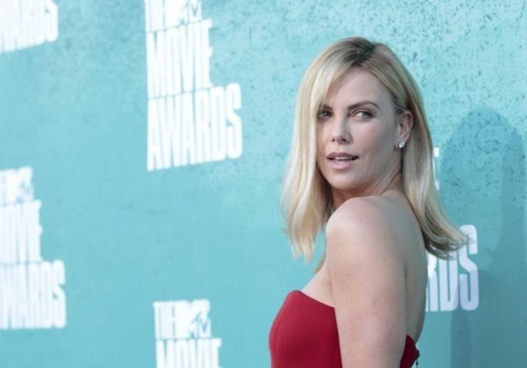 Annesi, babasını başından vurarak &ouml;ld&uuml;rd&uuml;