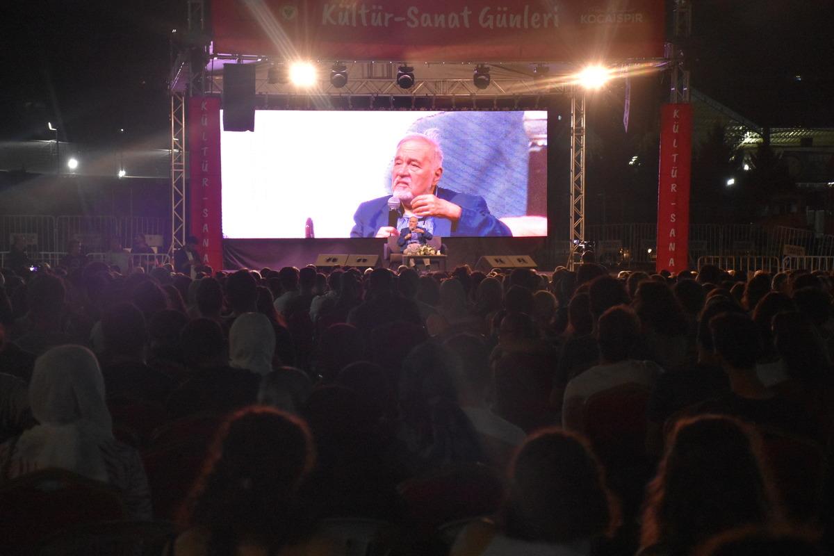 Tarih&ccedil;i-yazar Prof. Dr. İlber Ortaylı Adana'da konferans verdi