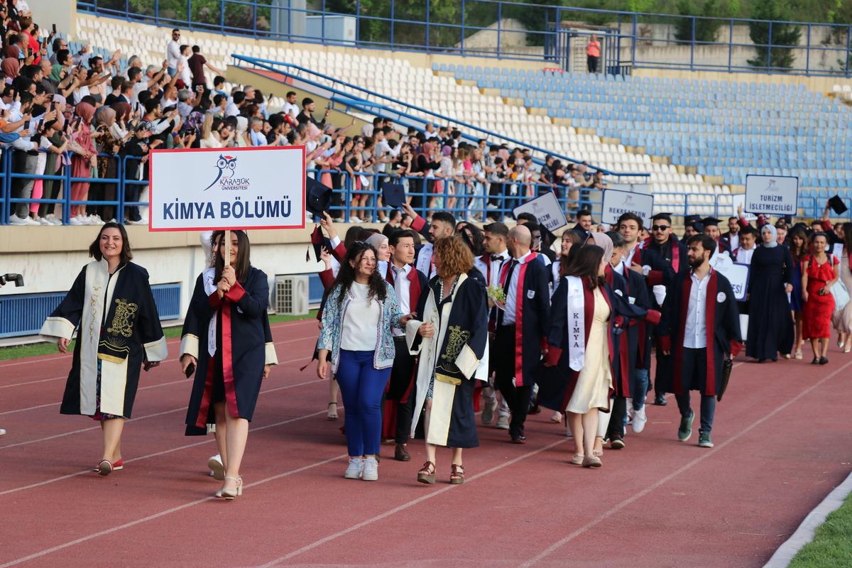 KB&Uuml;'de mezuniyet t&ouml;reni d&uuml;zenlendi