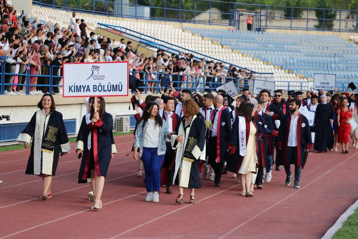 KBÜ'de mezuniyet töreni düzenlendi G1