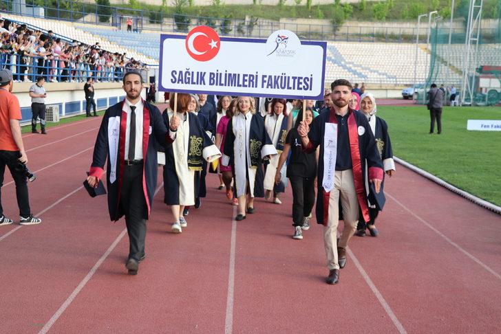 KBÜ'de mezuniyet töreni düzenlendi G2