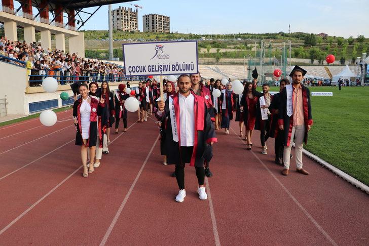 KBÜ'de mezuniyet töreni düzenlendi G3