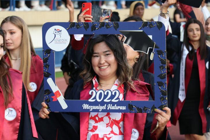 KBÜ'de mezuniyet töreni düzenlendi G5