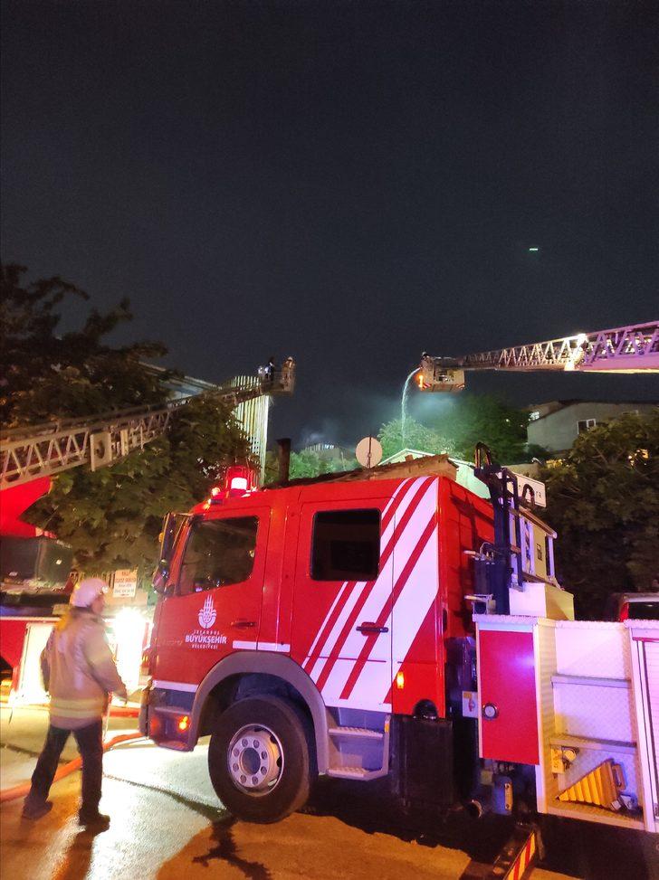 Ataşehir'de gecekonduda çıkan yangın söndürüldü G3