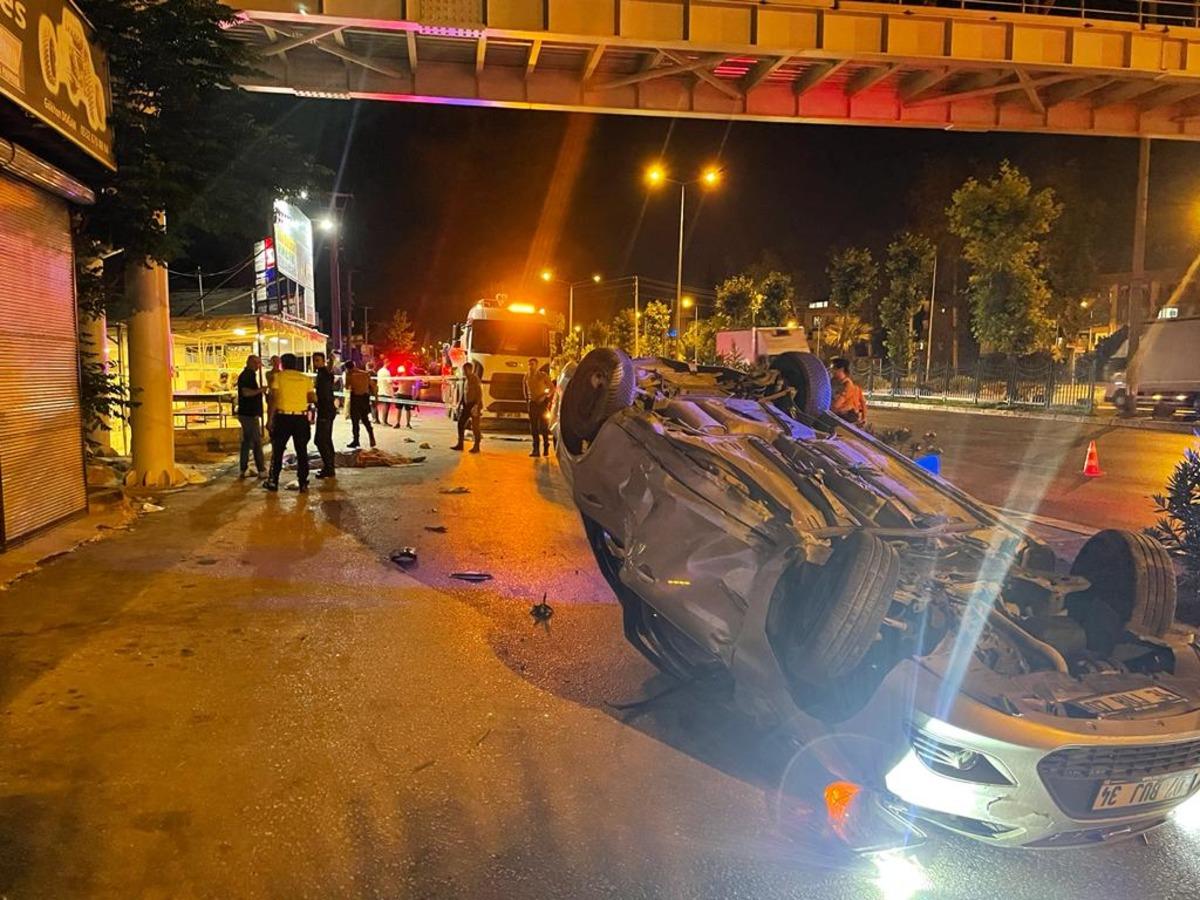 Antalya'da otomobil ile motosikletin &ccedil;arpıştığı kazada 1 kişi &ouml;ld&uuml;, 2 kişi yaralandı