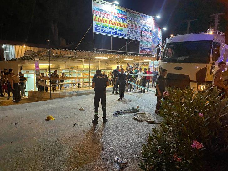 Antalya'da otomobil ile motosikletin çarpıştığı kazada 1 kişi öldü, 2 kişi yaralandı G2