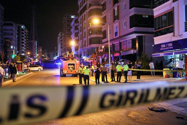 Samsun'da kontrolden çıkıp şarküteriye giren otomobilde bulunan 2 kişi öldü G2