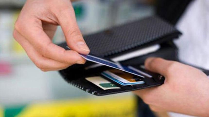 Milyonlarca kredi kartı kullanıcısını ilgilendiriyor! Flaş aidat kararı: Banka ispat edemedi