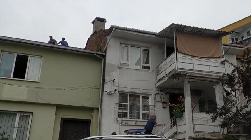 Bursa'da hırsızlık zanlısı kadın, kaçtığı çatıda yakalandı