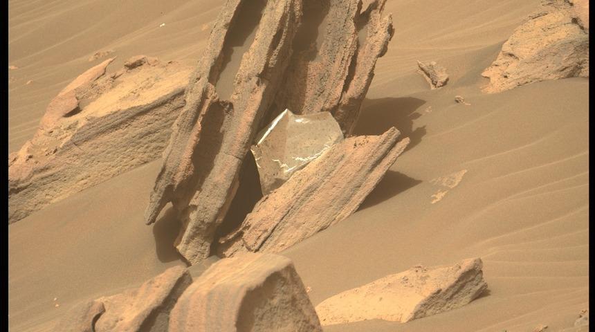 Mars: NASA'ın uzay aracı Perseverance, Kızıl Gezegen'in yüzeyinde çöp tespit etti