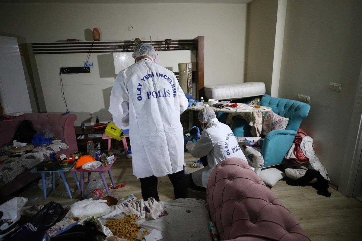 G&Uuml;NCELLEME - Mersin'de uyuşturucu &uuml;retilen evdeki ş&uuml;pheli tutuklandı, karısı salıverildi