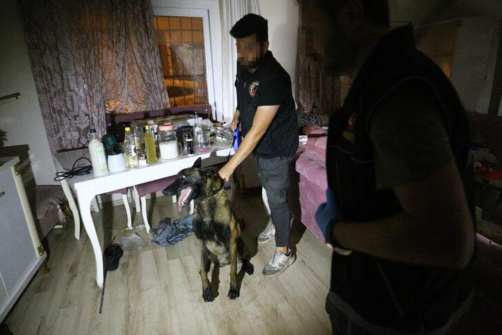 Mersin'de evlerinde uyuşturucu ürettikleri iddia edilen çifte gözaltı G3