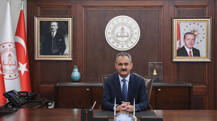 Bakan Özer'den öğrencilere mesaj: Sizler, aldığınız notlardan ibaret değilsiniz
