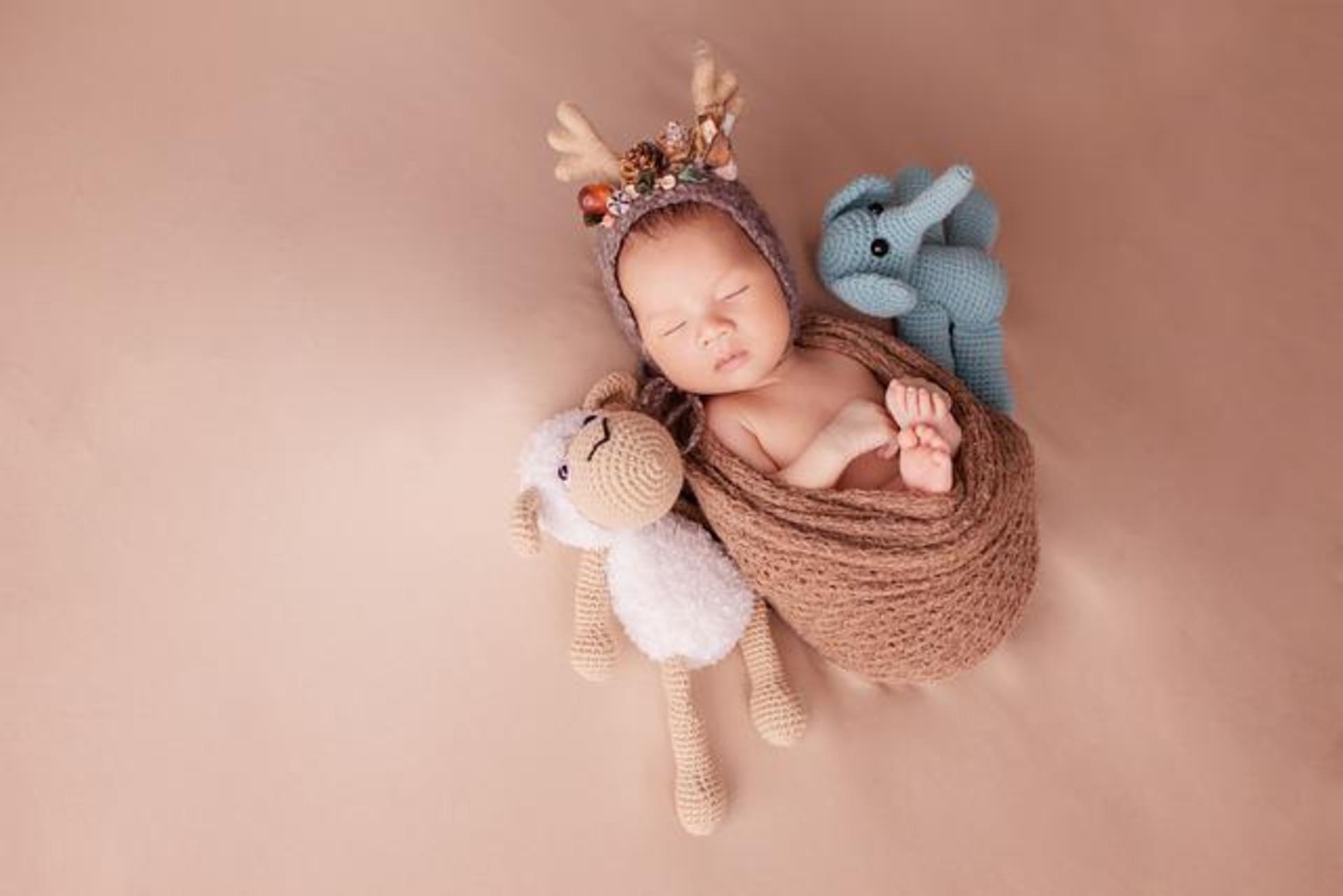 Yeni doğan bebeklerinizin cildine zarar vermeden onları koruyacak en iyi yenidoğan bebek bezleri