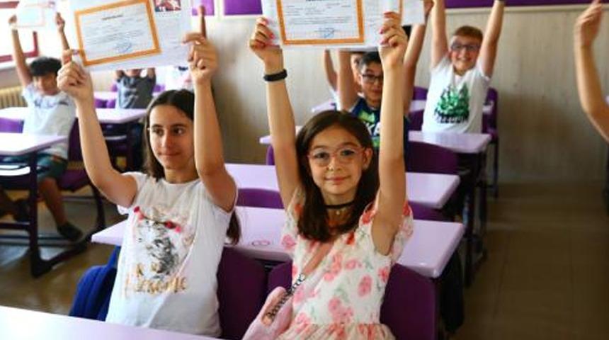 18 milyon öğrenci bugün karne heyecanı yaşadı