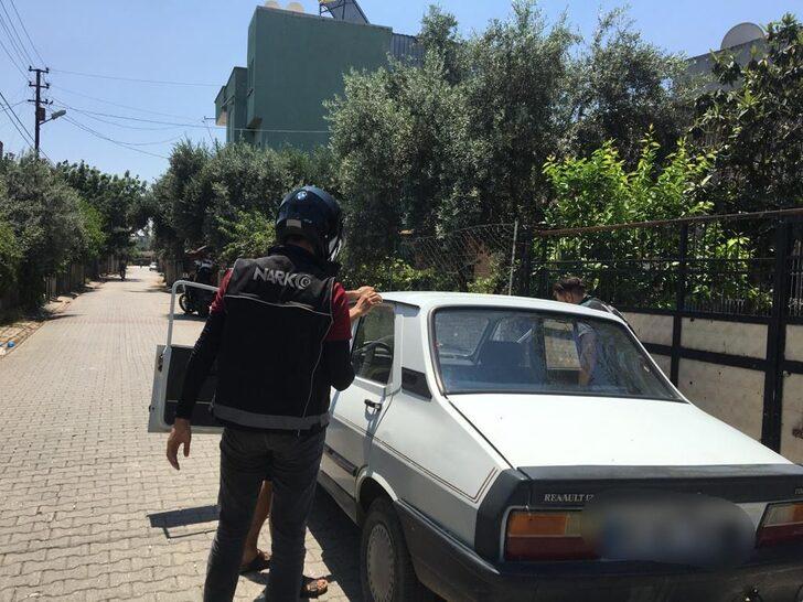 Adana'da polisin düzenlediği uyuşturucu operasyonu dronla görüntülendi G3