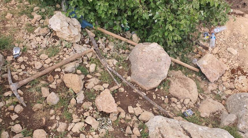 Adana'da kaçak kazı yaptıkları iddia edilen 3 kişi yakalandı