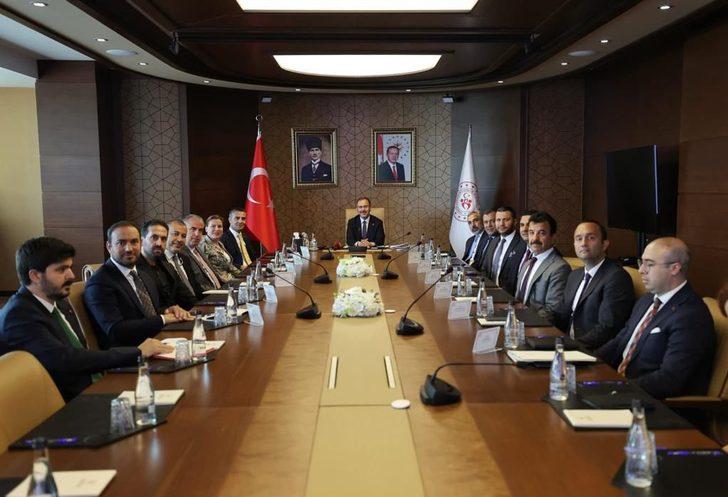 Bakan Kasapoğlu, Türkiye Yüzme Federasyonu yönetimini kabul etti G2