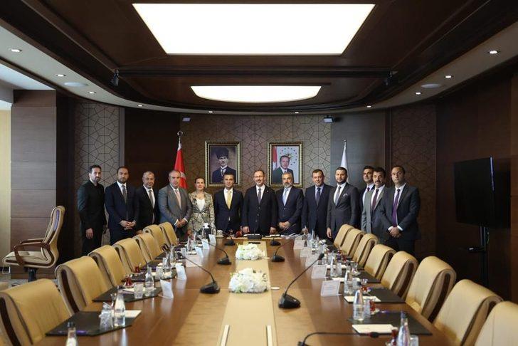 Bakan Kasapoğlu, Türkiye Yüzme Federasyonu yönetimini kabul etti G3