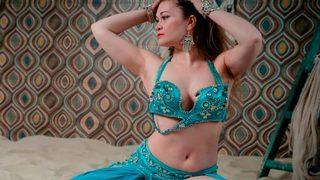 Gerçek bambaşkaymış! Yabancılar için çalıştığı iddia edilen dansöz, casusluk suçundan tutuklandı