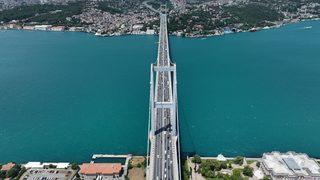 İstanbul Boğazı'nın rengi değişti! Eşsiz manzara görenleri hayran bıraktı