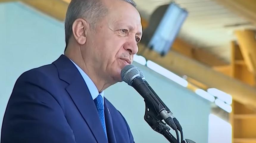 Okullarda karne günü! Cumhurbaşkanı Erdoğan'dan öğrencilere tavsiye: Kendinizi geliştirmekten asla geri durmayın…