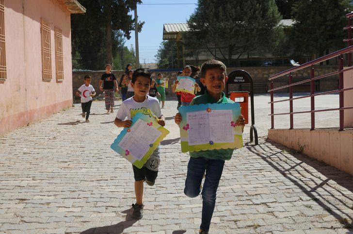 Batman, Mardin ve Siirt'te öğrenciler karne heyecanı yaşadı G1