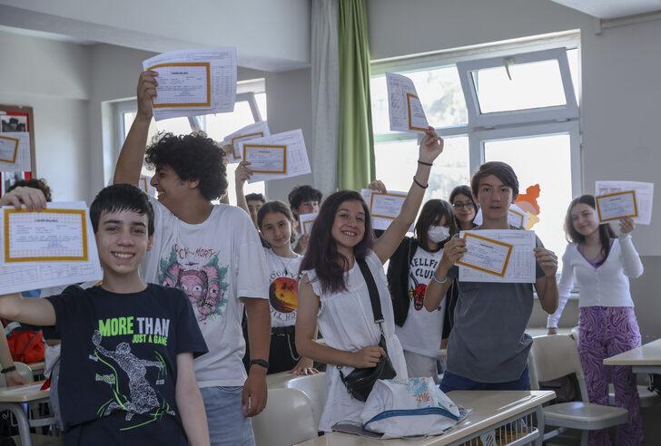 İstanbul'da öğrenciler karne sevinci yaşadı G3