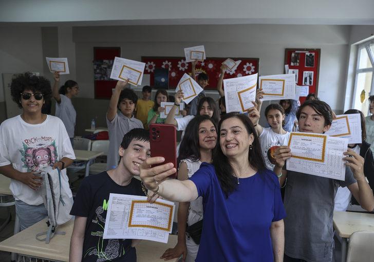 İstanbul'da öğrenciler karne sevinci yaşadı G4