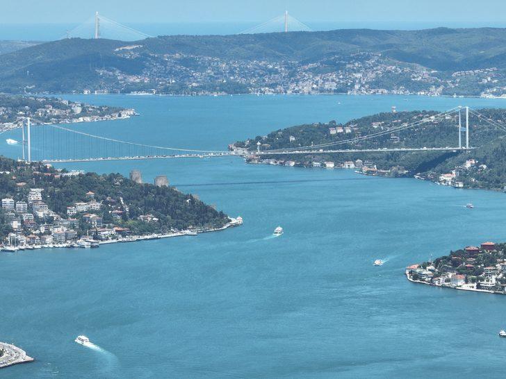 İstanbul Boğazı'nın rengi değişti! Eşsiz manzara görenleri hayran bıraktı G1